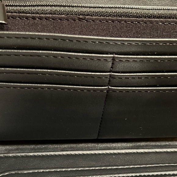 Betsey Johnson NWT Black & White Knit Houndstooth Zipper Wristlet Wallet (P072) - Picture 6 of 7